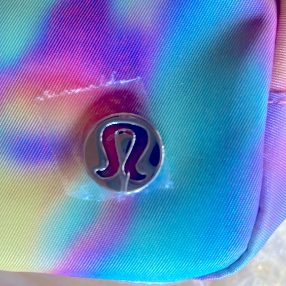 Lululemon athletica Everywhere Belt Bag 1L in Tye Dye NWT - Picture 3 of 7